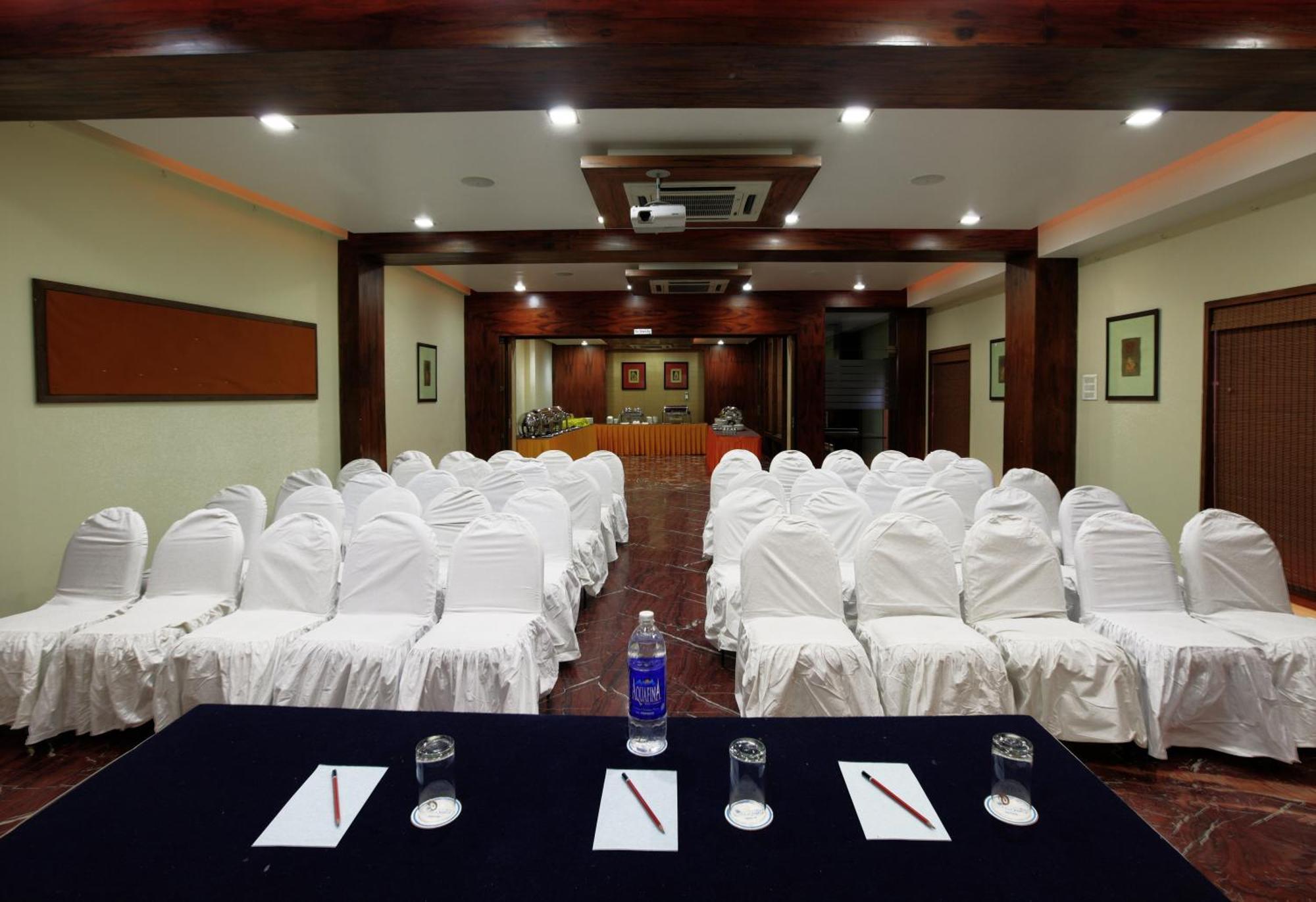 Rāipur Hotel Mayura מראה חיצוני תמונה