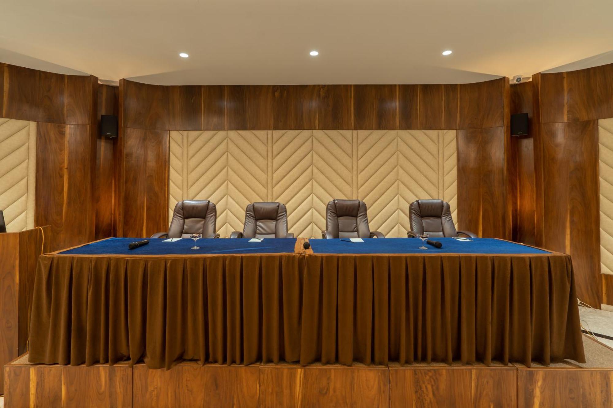 Rāipur Hotel Mayura מראה חיצוני תמונה