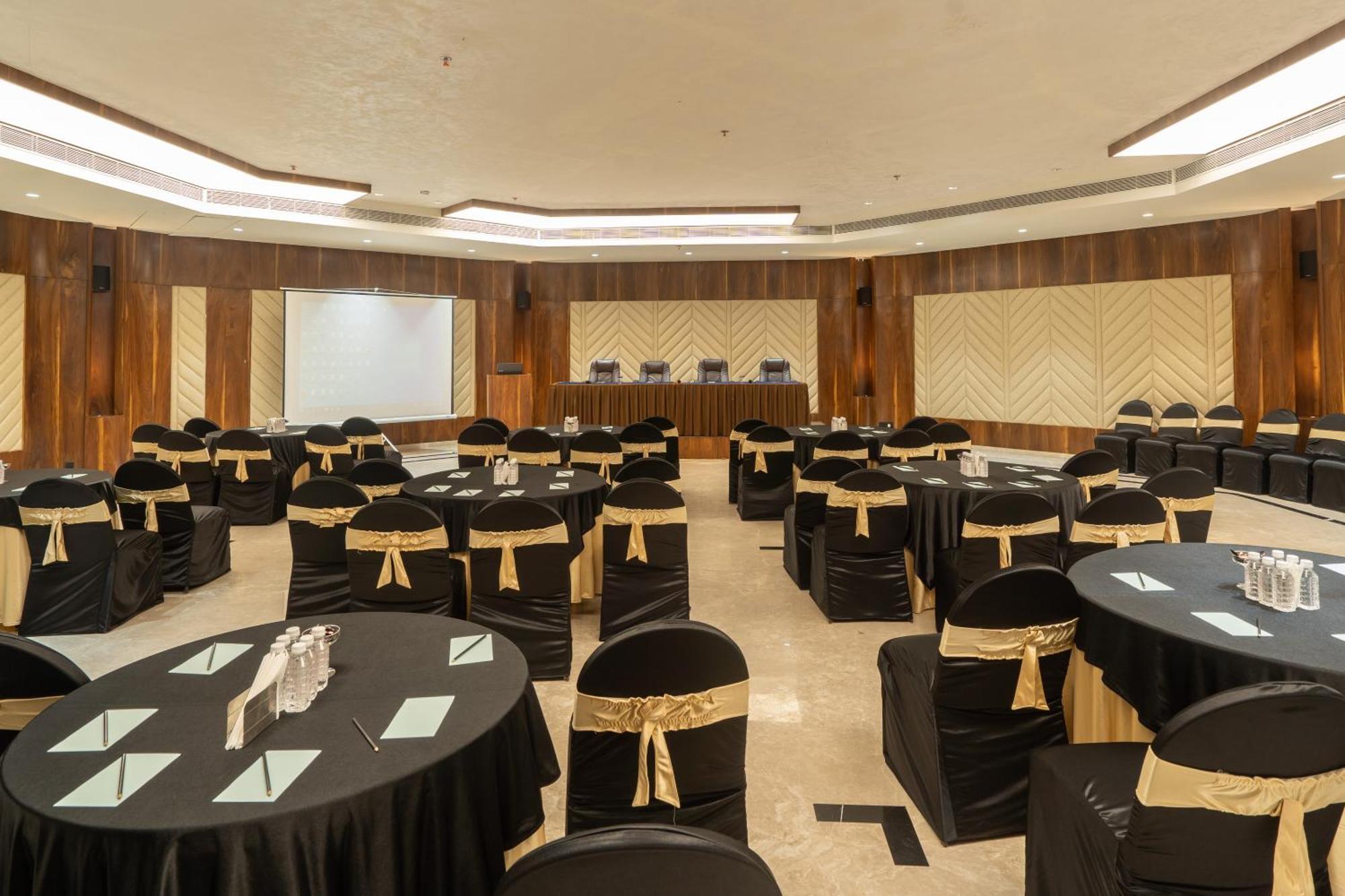 Rāipur Hotel Mayura מראה חיצוני תמונה