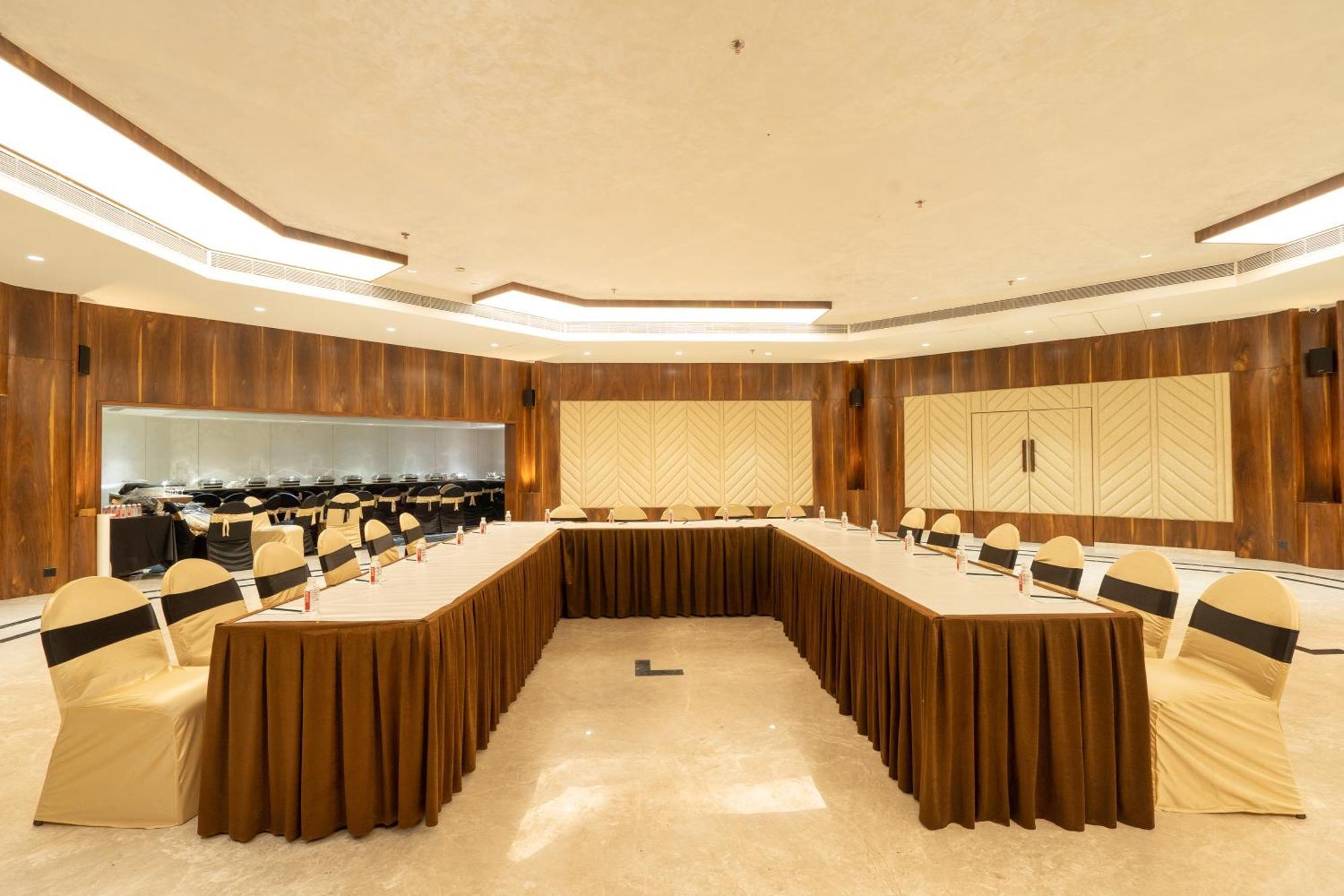 Rāipur Hotel Mayura מראה חיצוני תמונה