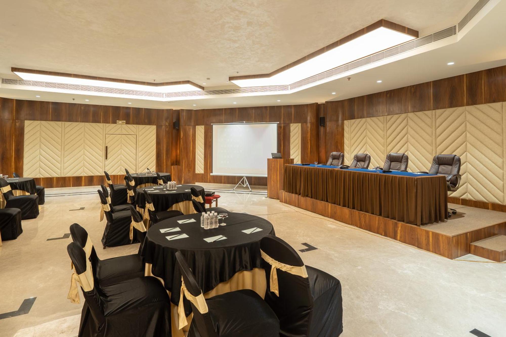 Rāipur Hotel Mayura מראה חיצוני תמונה