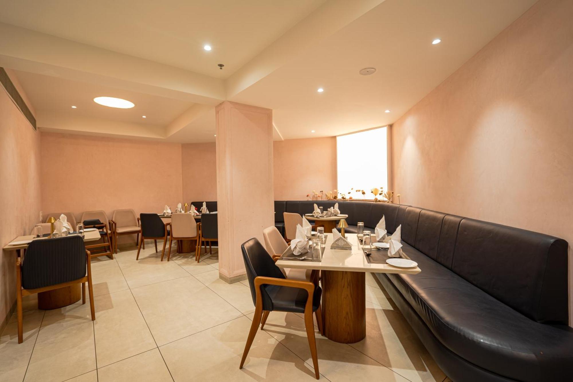 Rāipur Hotel Mayura מראה חיצוני תמונה