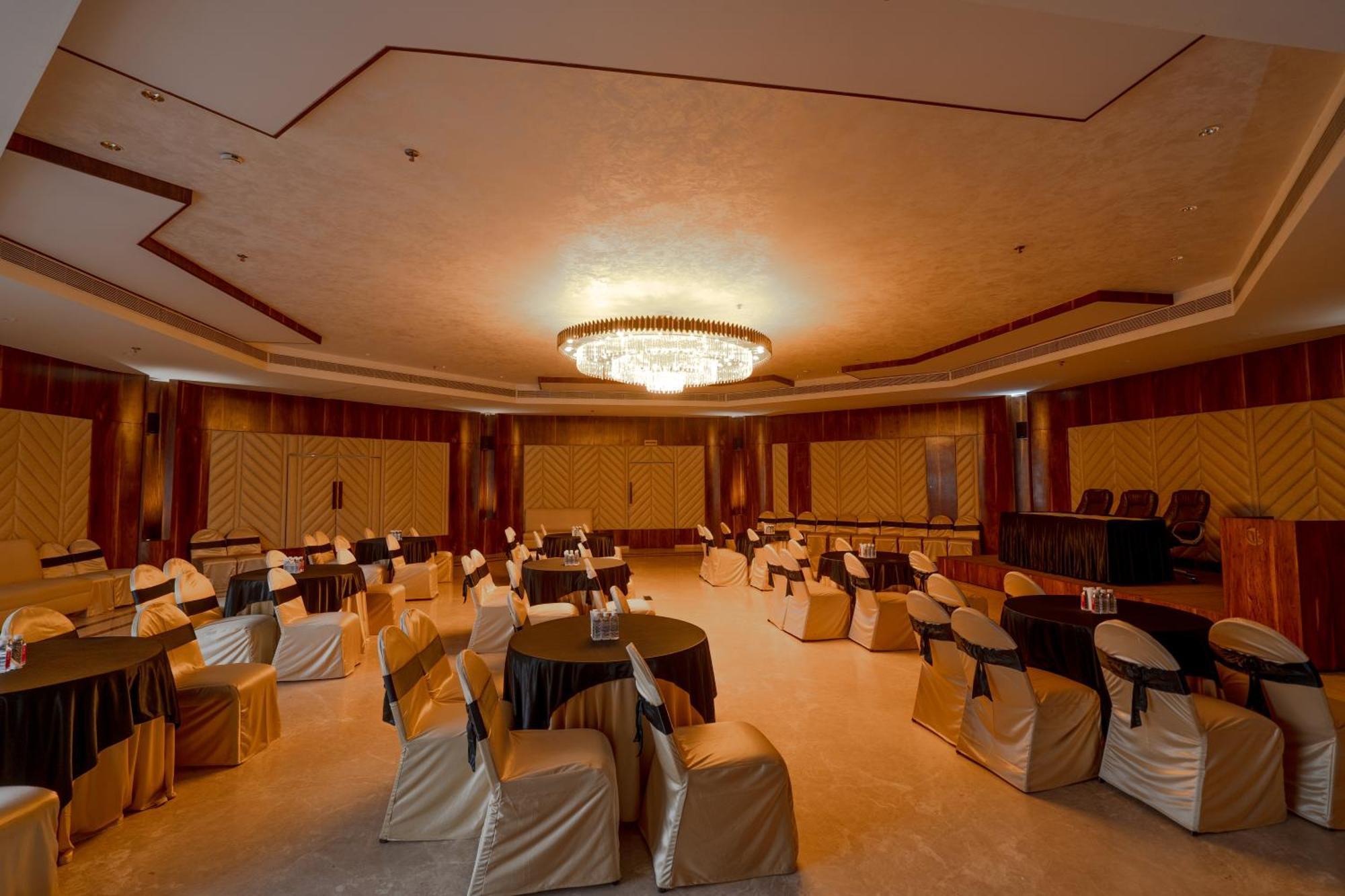Rāipur Hotel Mayura מראה חיצוני תמונה