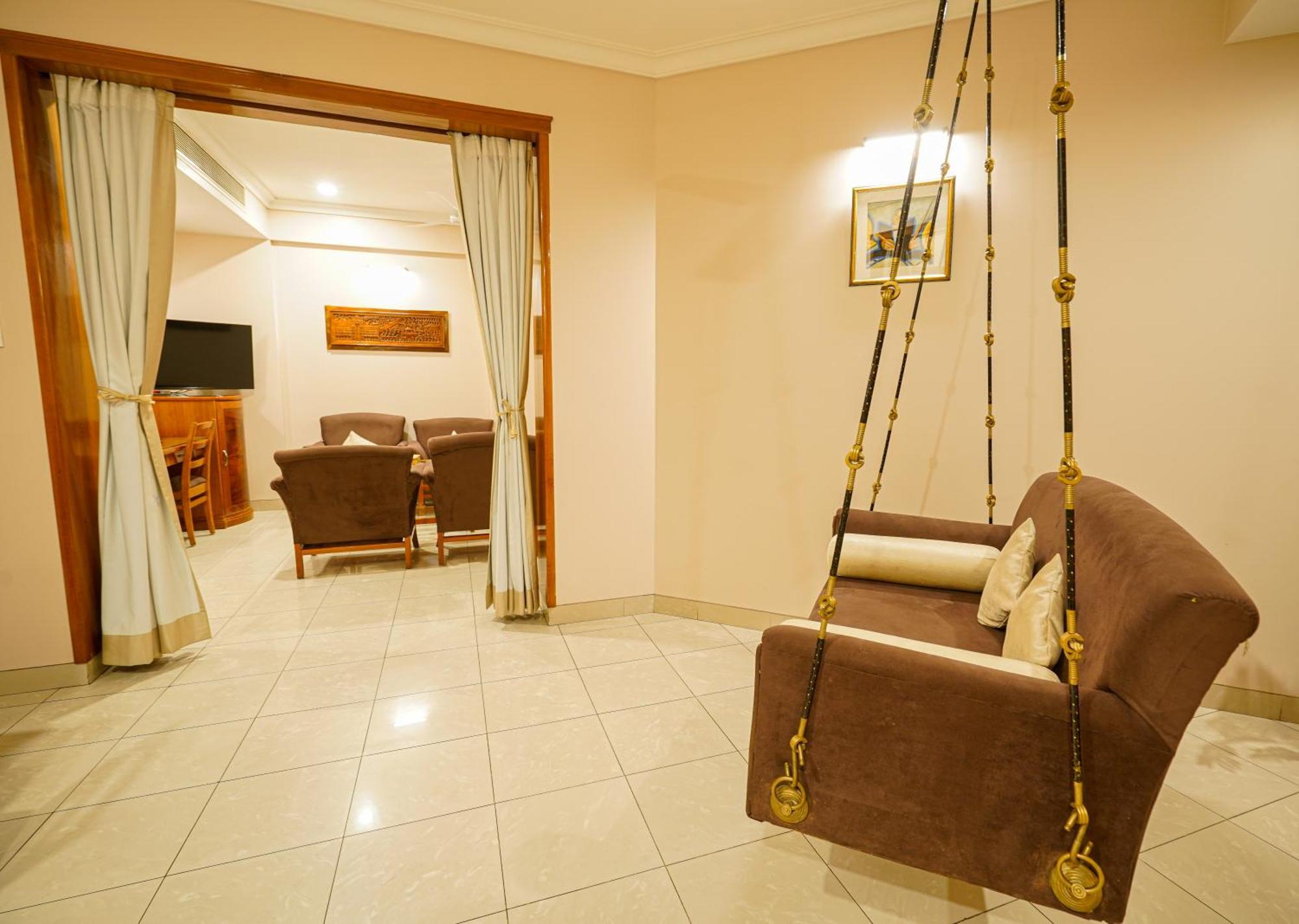 Rāipur Hotel Mayura מראה חיצוני תמונה
