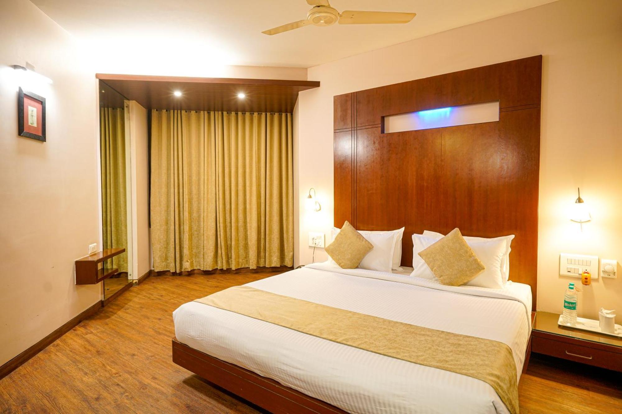 Rāipur Hotel Mayura מראה חיצוני תמונה